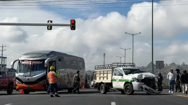 Reconocido cantante de vallenato de Colombia sufrió aparatoso accidente de tránsito: este es su estado Reconocido cantante de vallenato de Colombia sufrió aparatoso accidente de tránsito: este es su estado