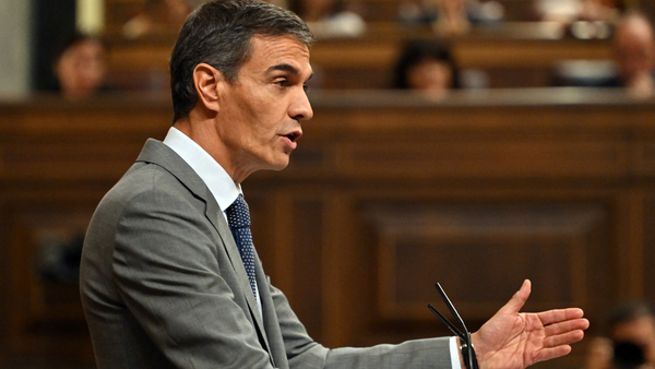 Presidente español anuncia elecciones anticipadas en medio de la crisis habitacional