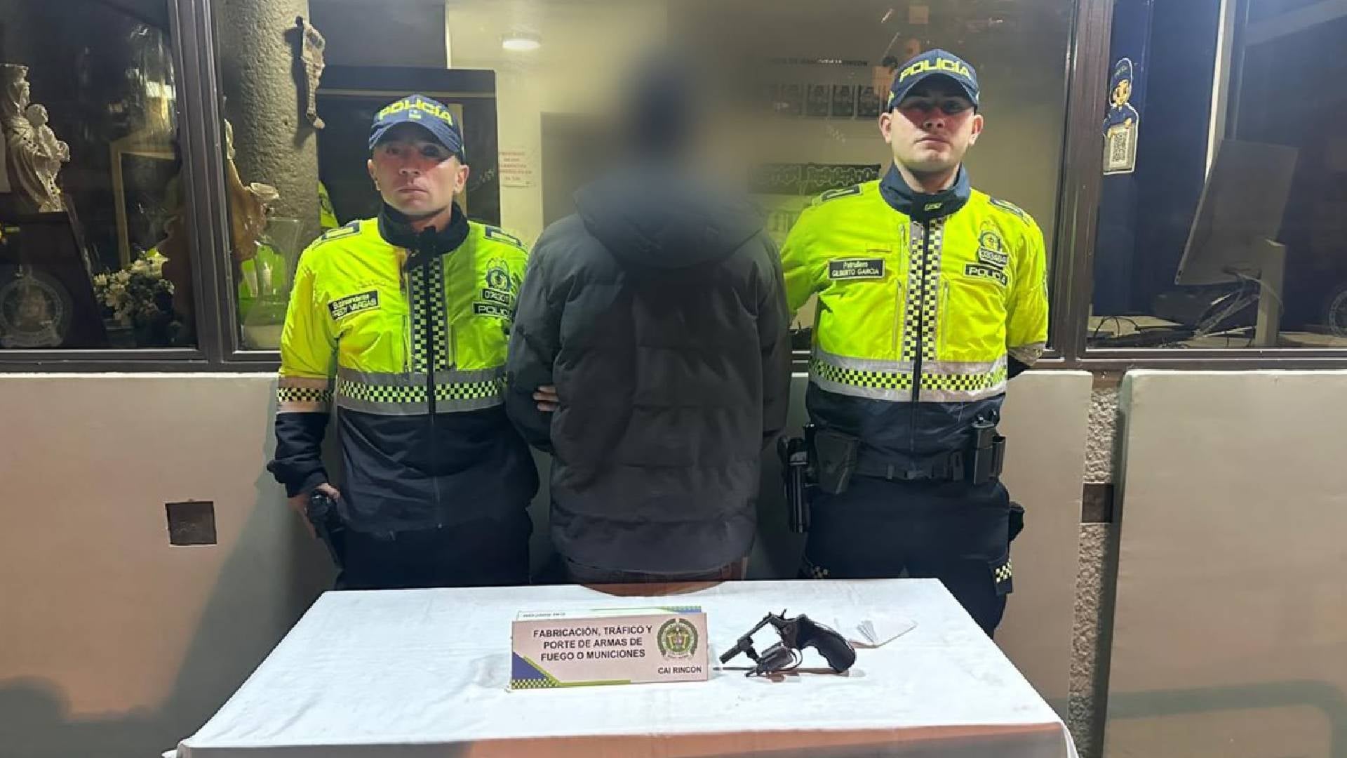 Adolescente con revolver en Suba