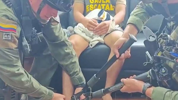 Con marcas de cadenas: así rescataron a un menor que estuvo 20 días secuestrado por disidencias en Cauca Con marcas de cadenas: así rescataron a un menor que estuvo 20 días secuestrado por disidencias en Cauca