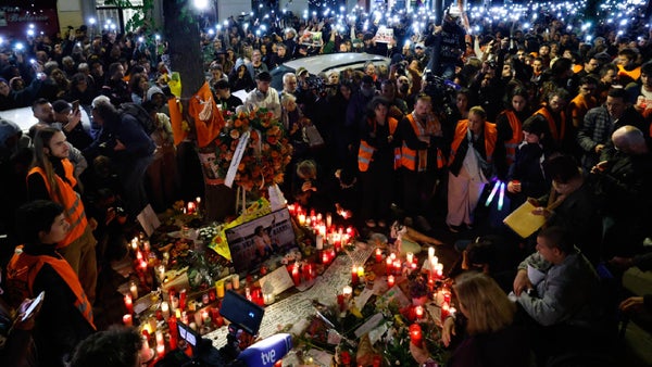 “No son muertes, son asesinatos”: multitudinaria marcha para rendir homenaje a Maricarmen en Madrid “No son muertes, son asesinatos”: multitudinaria marcha para rendir homenaje a Maricarmen en Madrid