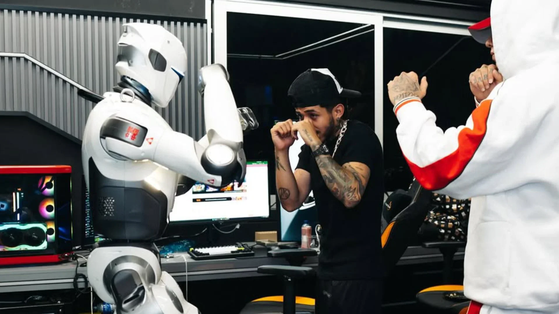 Westcol y su robot para Stream Figthers