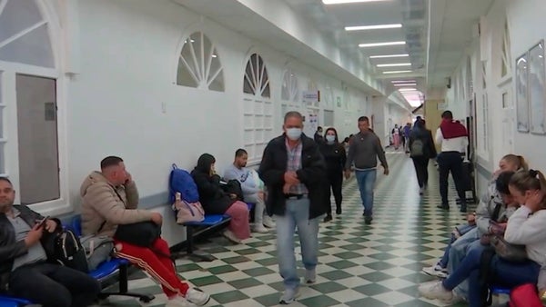 Bogotá enfrenta segundo pico respiratorio del año: hospitales superan el 90 % de ocupación Bogotá enfrenta segundo pico respiratorio del año: hospitales superan el 90 % de ocupación