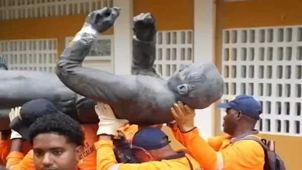 Habló turista que tumbó una estatua en Cartagena: se comprometió a reparar los daños Habló turista que tumbó una estatua en Cartagena: se comprometió a reparar los daños