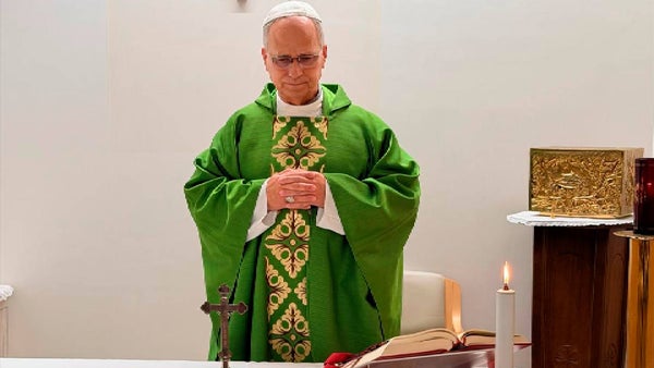 Papa León XIV celebra misa desde el hospital mientras continúa su recuperación tras cirugía por cáncer de pulmón Papa León XIV celebra misa desde el hospital mientras continúa su recuperación tras cirugía por cáncer de pulmón