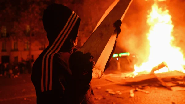 Protestas en Francia se intensifican: manifestantes alzan su voz por el elevado costo de vida Protestas en Francia se intensifican: manifestantes alzan su voz por el elevado costo de vida