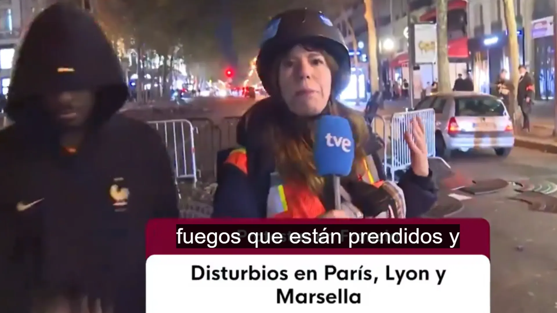 periodista-francia-increpada-manifestantes-disturbios-video