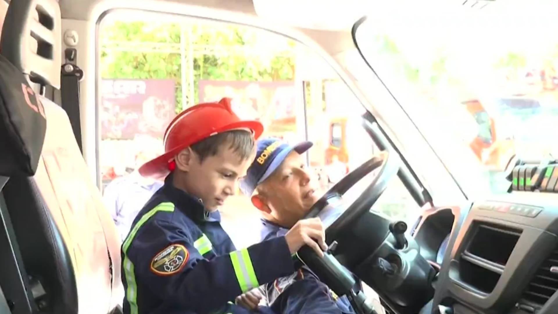 Homenaje de Bomberos a Lucas
