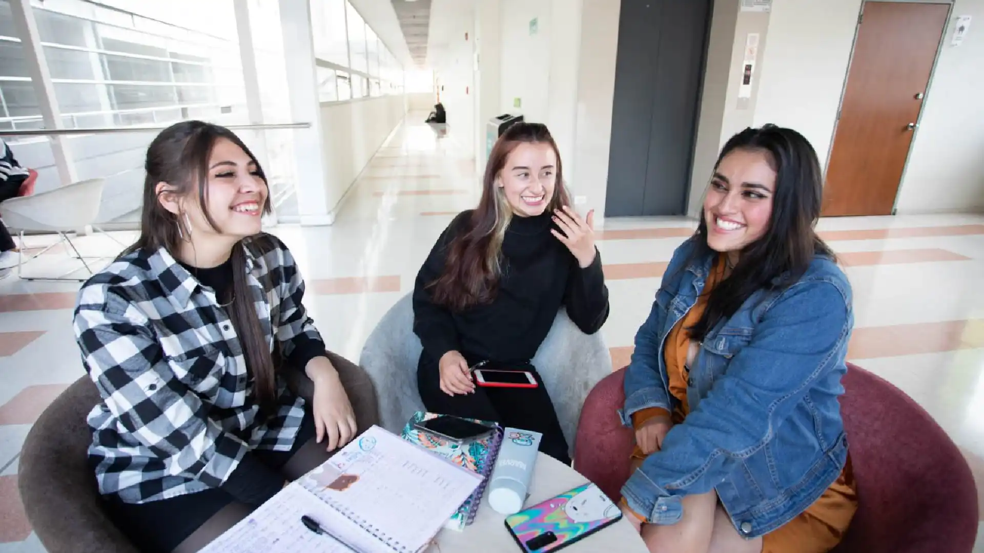 ICETEX anuncia feria para mujeres en Bogotá: así puede acceder a oportunidades de estudio y empleo