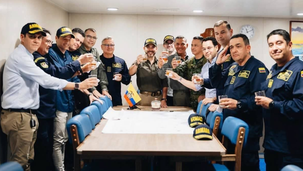 “Parte de las tradiciones”: Armada sobre el brindis del presidente con integrantes de la Cúpula Militar “Parte de las tradiciones”: Armada sobre el brindis del presidente con integrantes de la Cúpula Militar