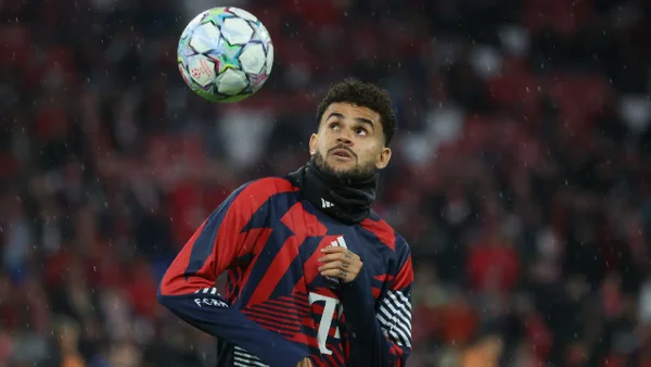 Luis Díaz preocupa al Bayern: entró como suplente y terminó lesionado ante Arsenal en Champions