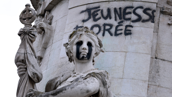 Exigen divulgar los resultados de la autopsia de hombre que murió durante las protestas en Francia Exigen divulgar los resultados de la autopsia de hombre que murió durante las protestas en Francia