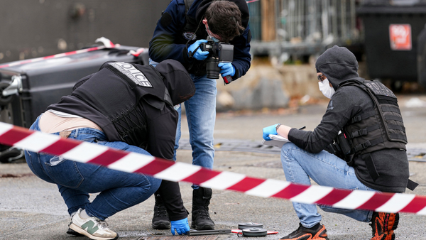 Sujeto disparó contra varias personas desde su vehículo en cercanías a París