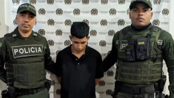 Con dinero, lujos y armas engañaba a adolescentes: los reclutaba a través de redes sociales