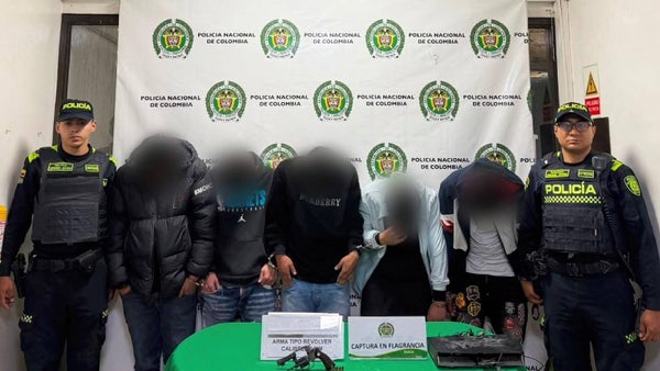 Golpe al robo de vehículos en Bogotá: capturan a seis personas y recuperan un furgón y una camioneta Golpe al robo de vehículos en Bogotá: capturan a seis personas y recuperan un furgón y una camioneta
