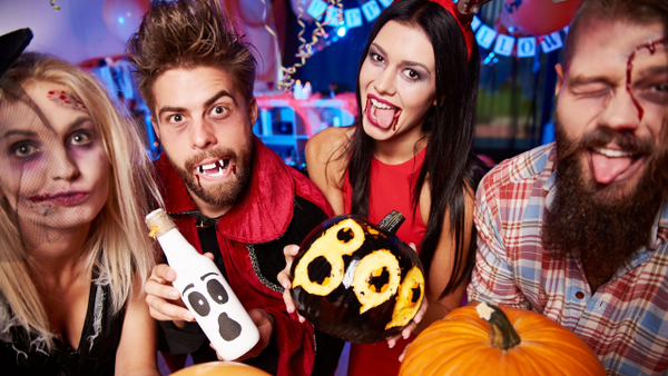 ¿Sin disfraz para Halloween?: 7 ideas originales con la ropa que está en el armario