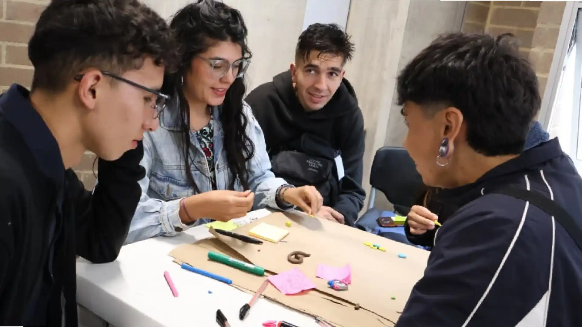 Jóvenes podrán estudiar y recibir apoyos económicos en Bogotá: estos son los requisitos