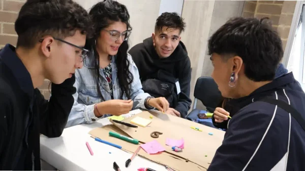 Jóvenes podrán estudiar y recibir apoyos económicos en Bogotá: estos son los requisitos
