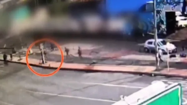 VIDEO | Intentó escapar tras cometer un hurto y terminó acorralado por la Policía en Transmilenio