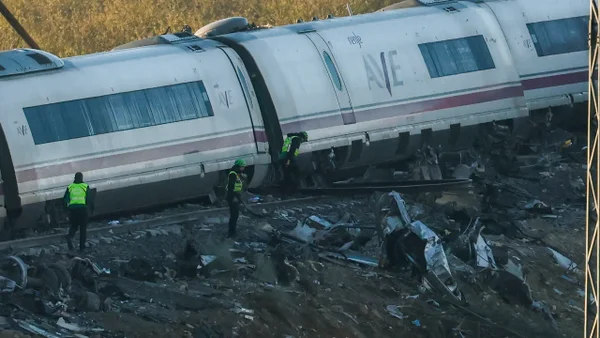 “Todas las maletas volaron”: colombianos que sobrevivieron al choque de trenes en España