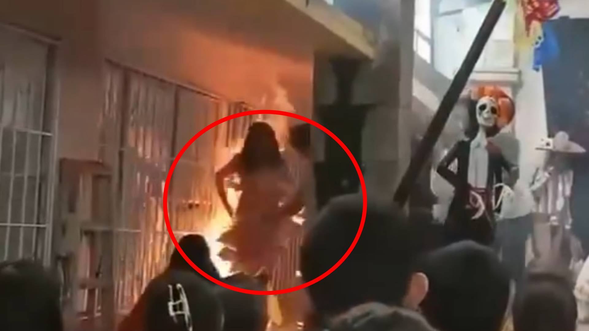Niña se incendia en medio de un evento escolar