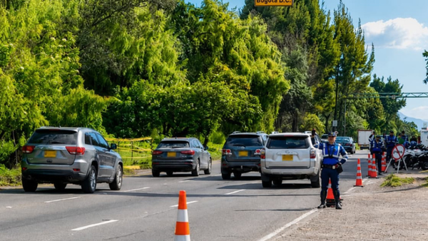 Casi cuatro millones de vehículos se movilizarán durante el puente festivo de Todos los Santos ¿Cómo verificar el estado de las vías? Casi cuatro millones de vehículos se movilizarán durante el puente festivo de Todos los Santos ¿Cómo verificar el estado de las vías?
